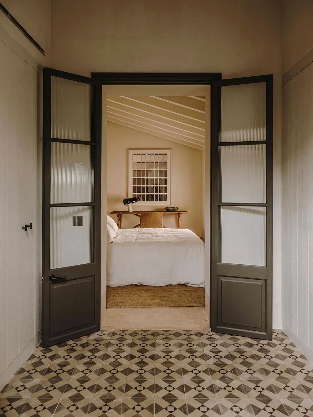 Warmes Minimalismus im Design eines traditionellen Hauses auf Mallorca - Gallery image 8