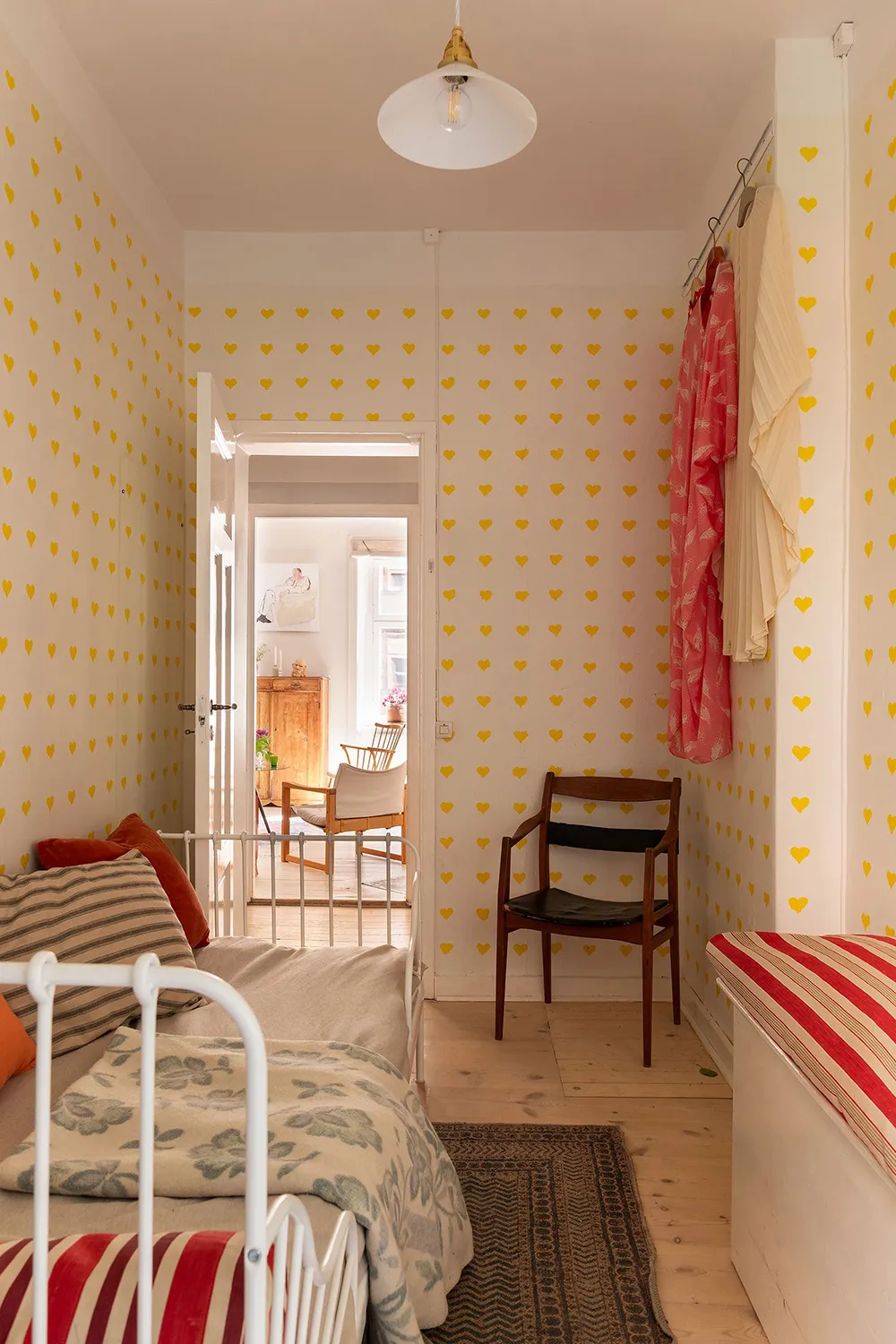 Drewniana piec i meble sztuczne: ciepły mieszkanie w Szwecji (78 m²) - Gallery image 20