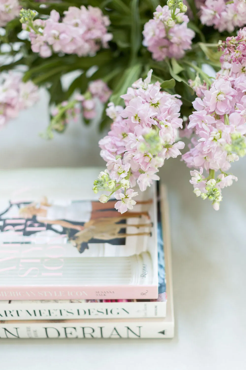 Teintes printanières et motifs géométriques : intérieur agréable au Tennessee - Gallery image 4