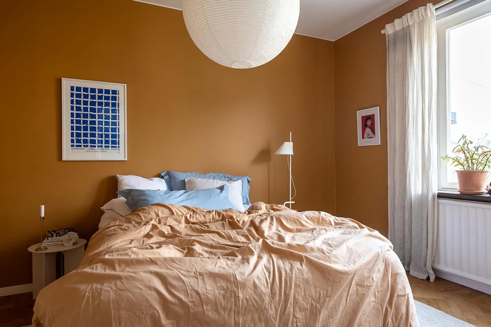 Acentes cálidos de terracota y otros en el diseño de un apartamento pequeño (49 m²) - Gallery image 1