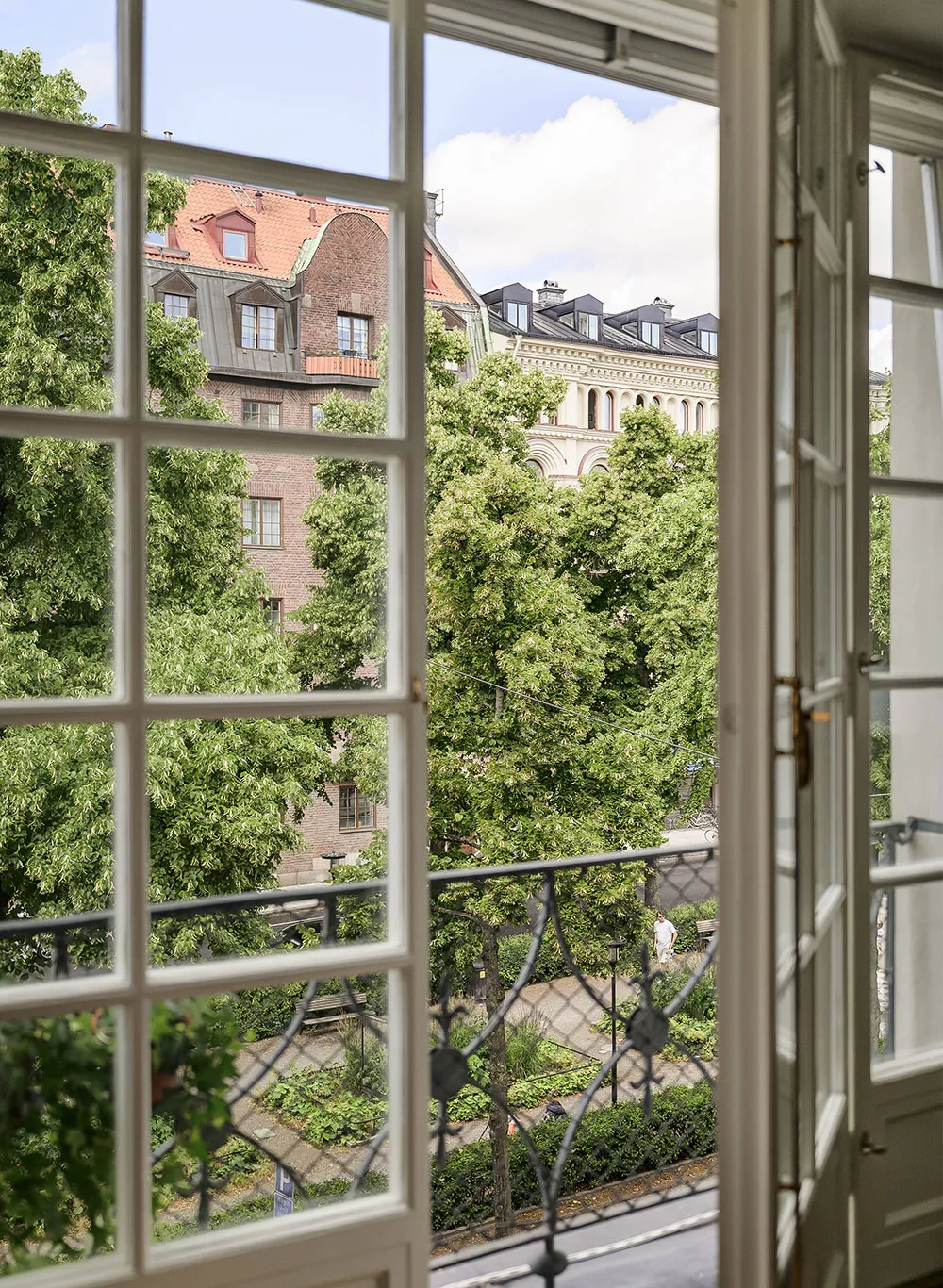 Светлая квартира в Стокгольме с роскошным французским окном - Gallery image 1