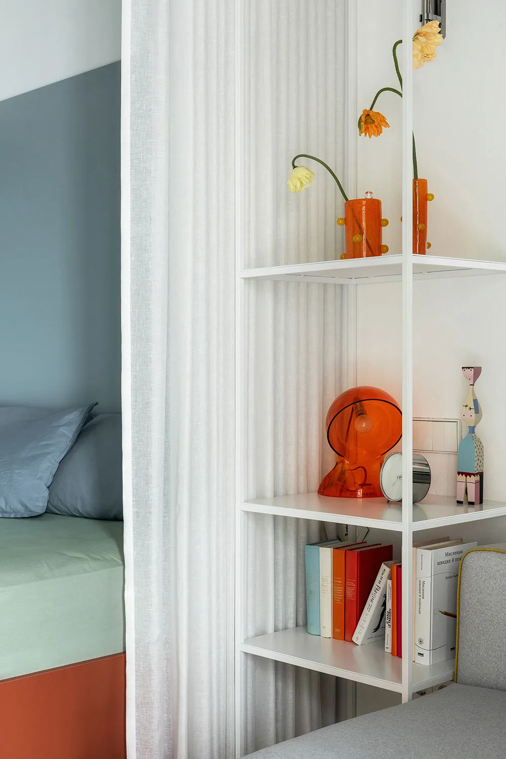 Pequeña habitación pastel con diseño de interior en Kiev para descanso y trabajo (38 m²) - Gallery image 8