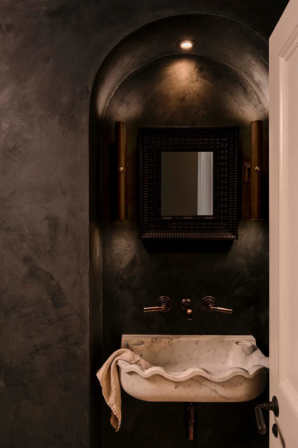 Collection d'objets d'art et gamme de couleurs nobles : une maison de ville à Londres - Gallery image 22