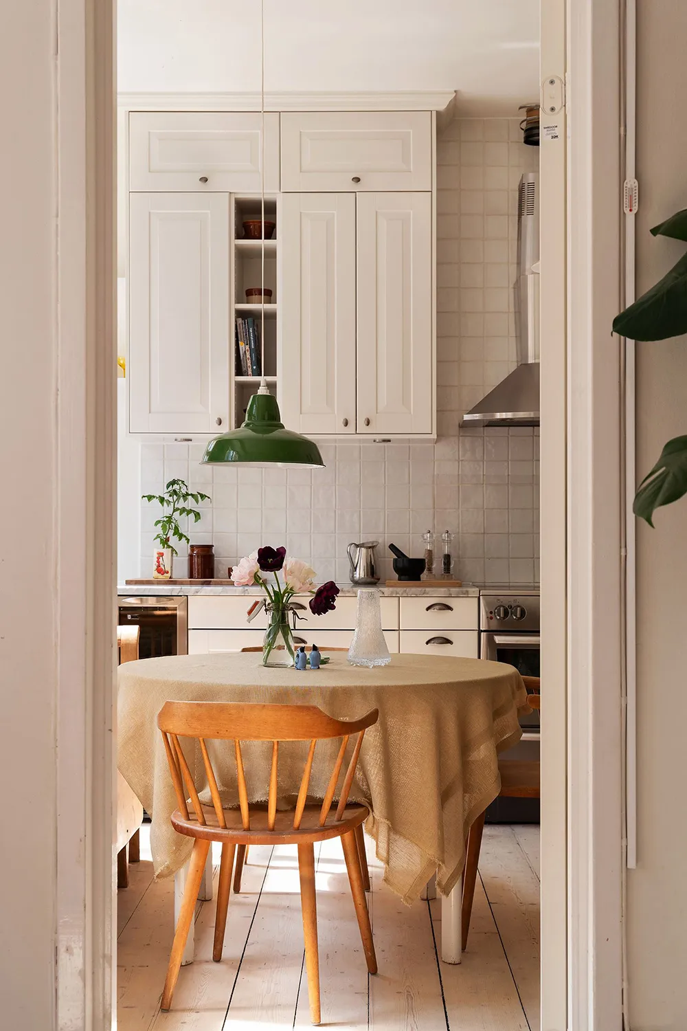 Drewniana piec i meble sztuczne: ciepły mieszkanie w Szwecji (78 m²) - Gallery image 12