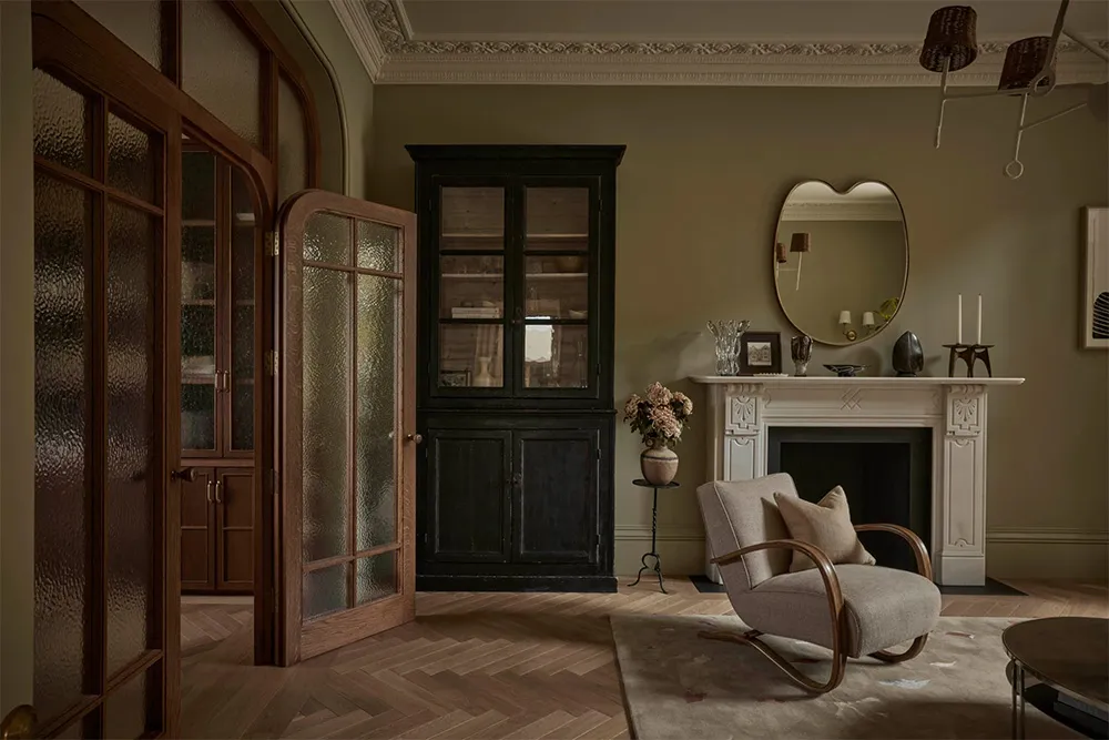 Тонкий микс стилей і атмосферні натуральні відтінки: будинок у Лондоні - Gallery image 3
