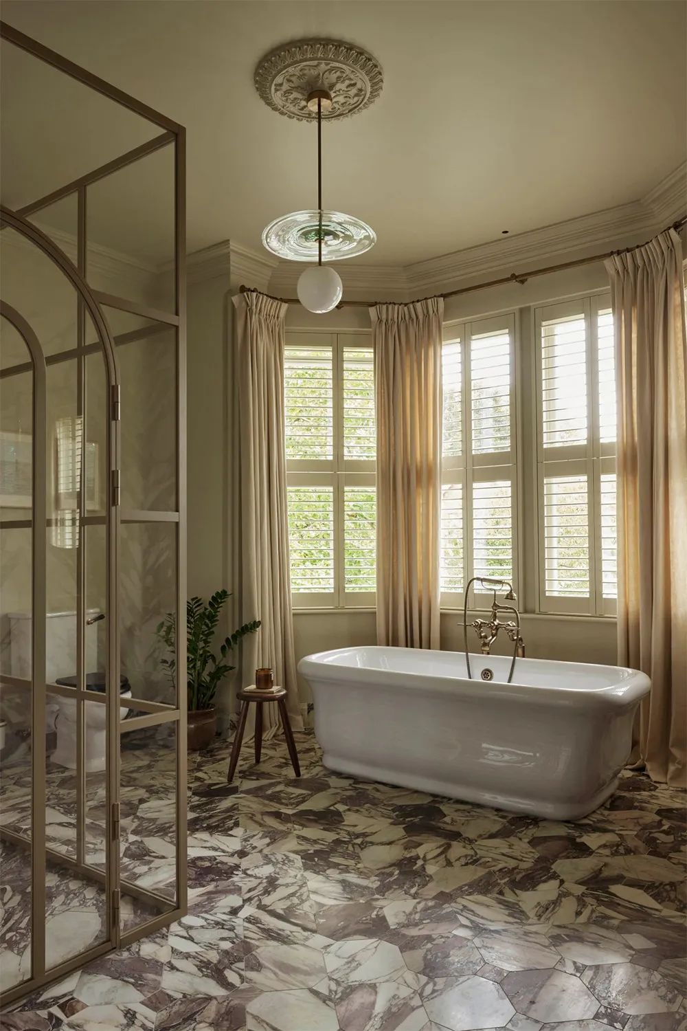 Тонкий микс стилей і атмосферні натуральні відтінки: будинок у Лондоні - Gallery image 18