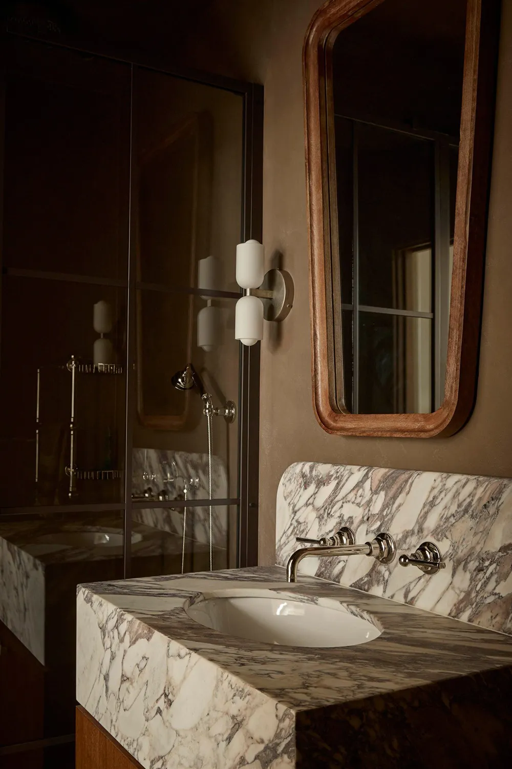 Тонкий микс стилей і атмосферні натуральні відтінки: будинок у Лондоні - Gallery image 20