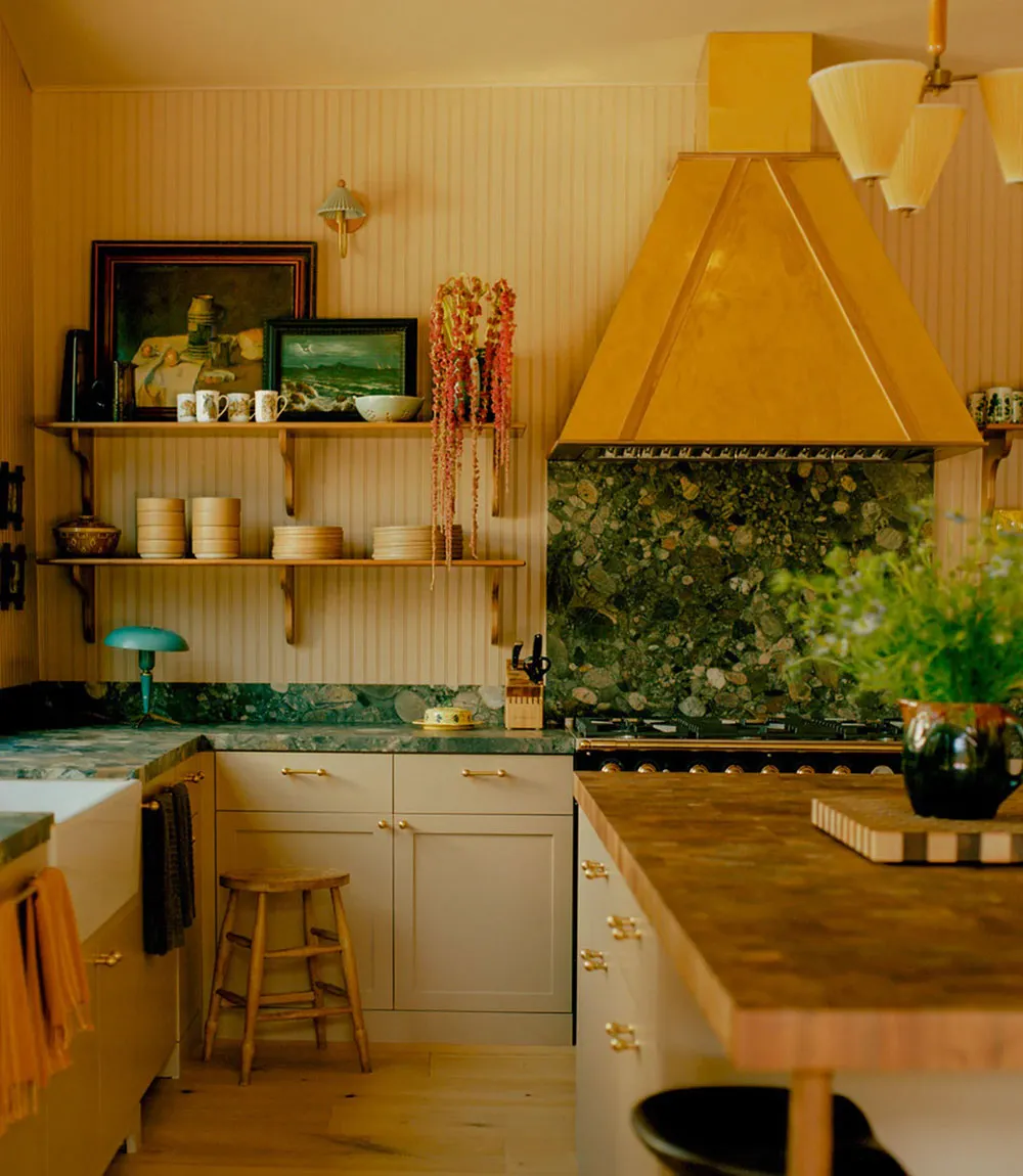 अधिकतमवादी सपना: मालिबू में दिलचस्प सजावट के साथ एक गर्म एवं आरामदायक घर - 6