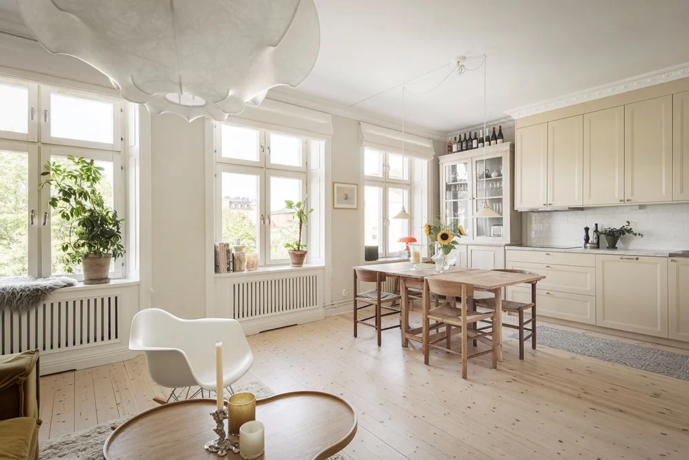 Teintes agréables de jaune dans un appartement scandinave lumineux (66 m²) - Gallery image 4