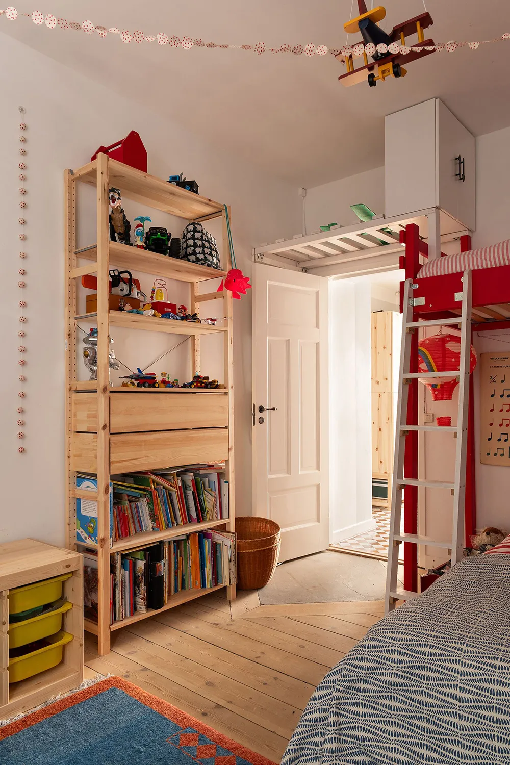 Drewniana piec i meble sztuczne: ciepły mieszkanie w Szwecji (78 m²) - Gallery image 29