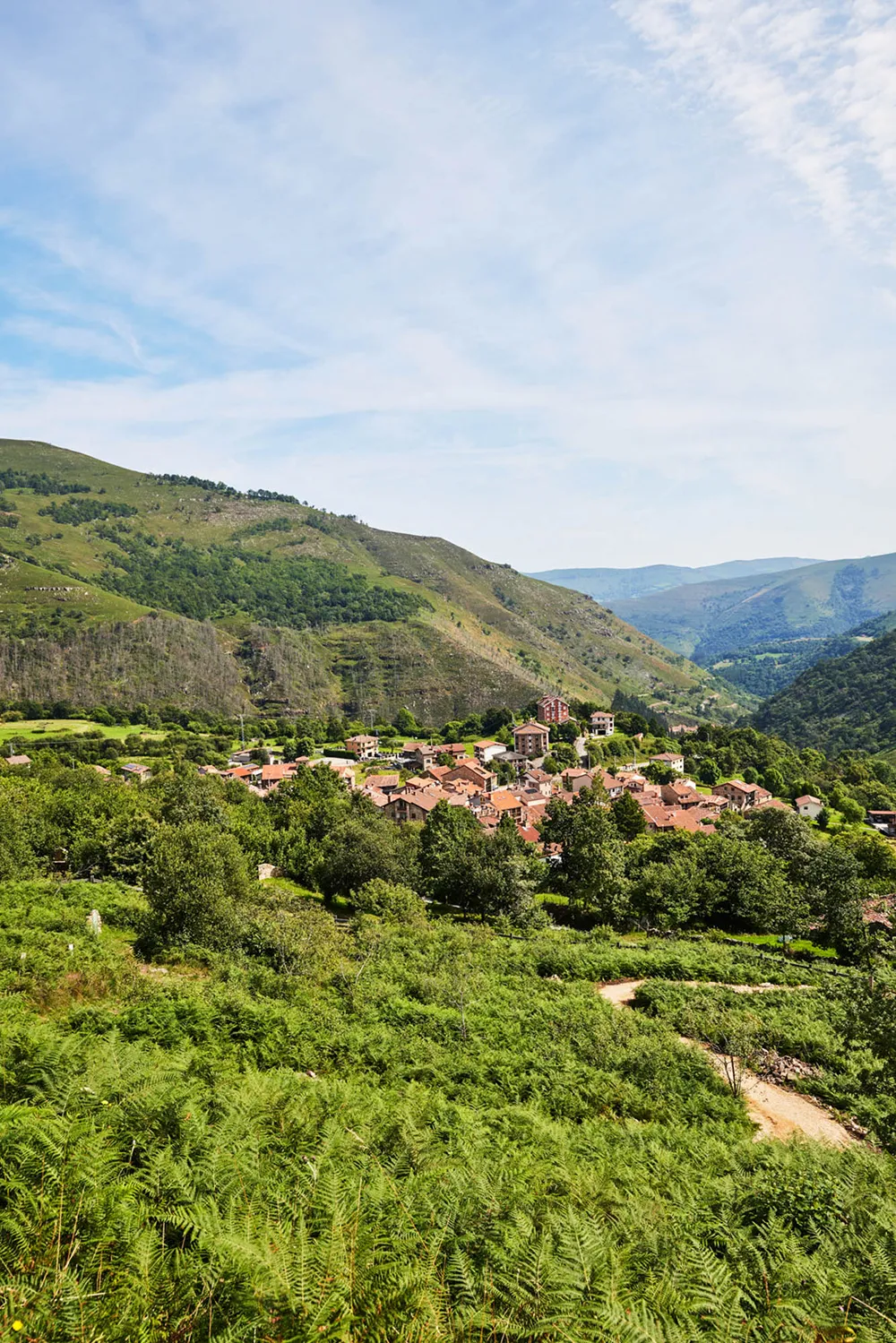 Urocze odświeżenie starożytnego kamiennego domu na północy Hiszpanii - Gallery image 22