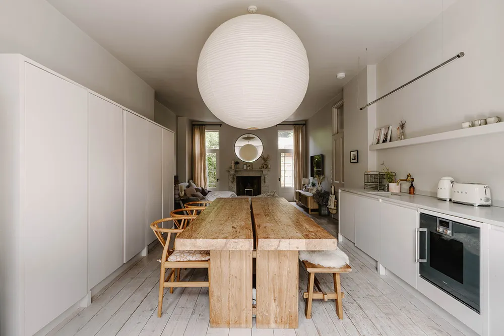 Przyjazne szaro-beżowe wnętrza wiktoriańskiego mieszkania w Anglii - Gallery image 6