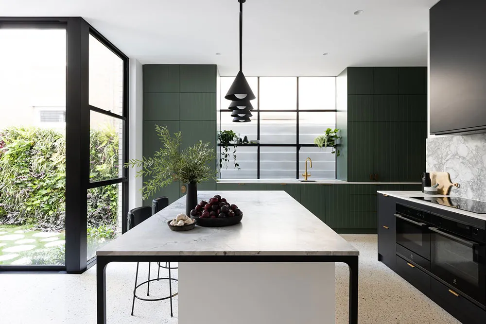 Weißer Backstein und grüne Akzente: Frischer Design-Stil eines Hauses in Sydney - Gallery image 6