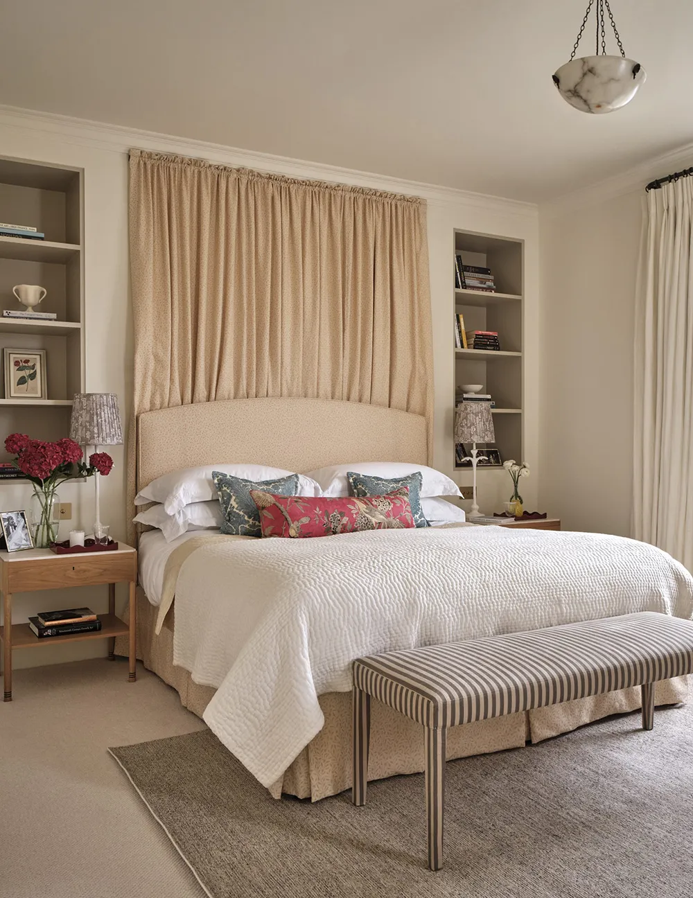 Cozy English Interior for Young Couple in London - Gallery image 8