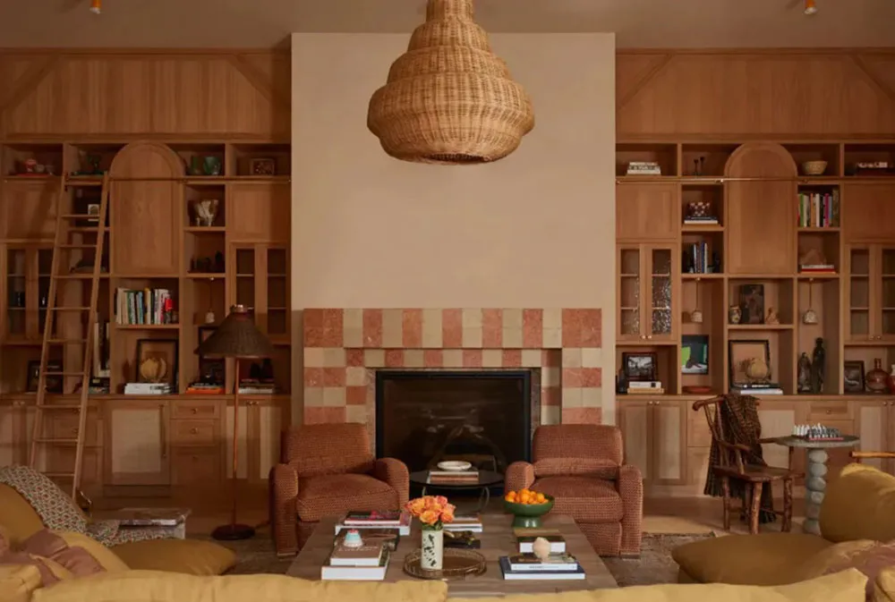 अधिकतमवादी सपना: मालिबू में दिलचस्प सजावट के साथ एक गर्म एवं आरामदायक घर - 22