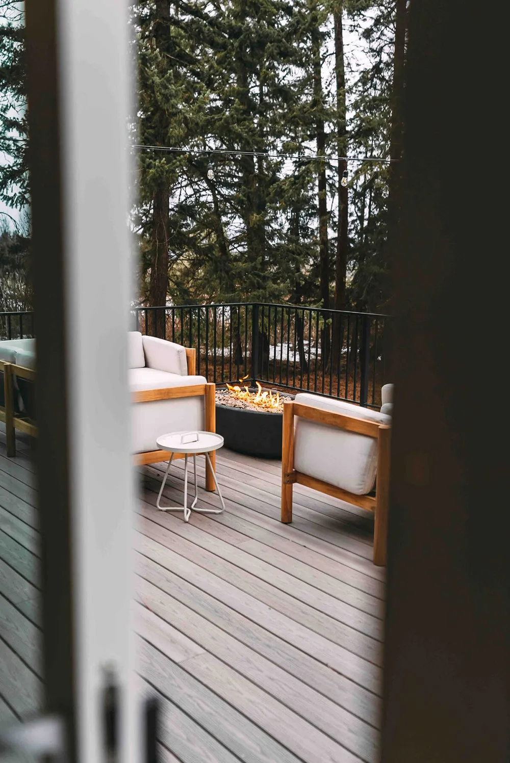 आधुनिक जंगली कैबिन वीकेंड के लिए किराये पर उपलब्ध है। - Gallery image 1