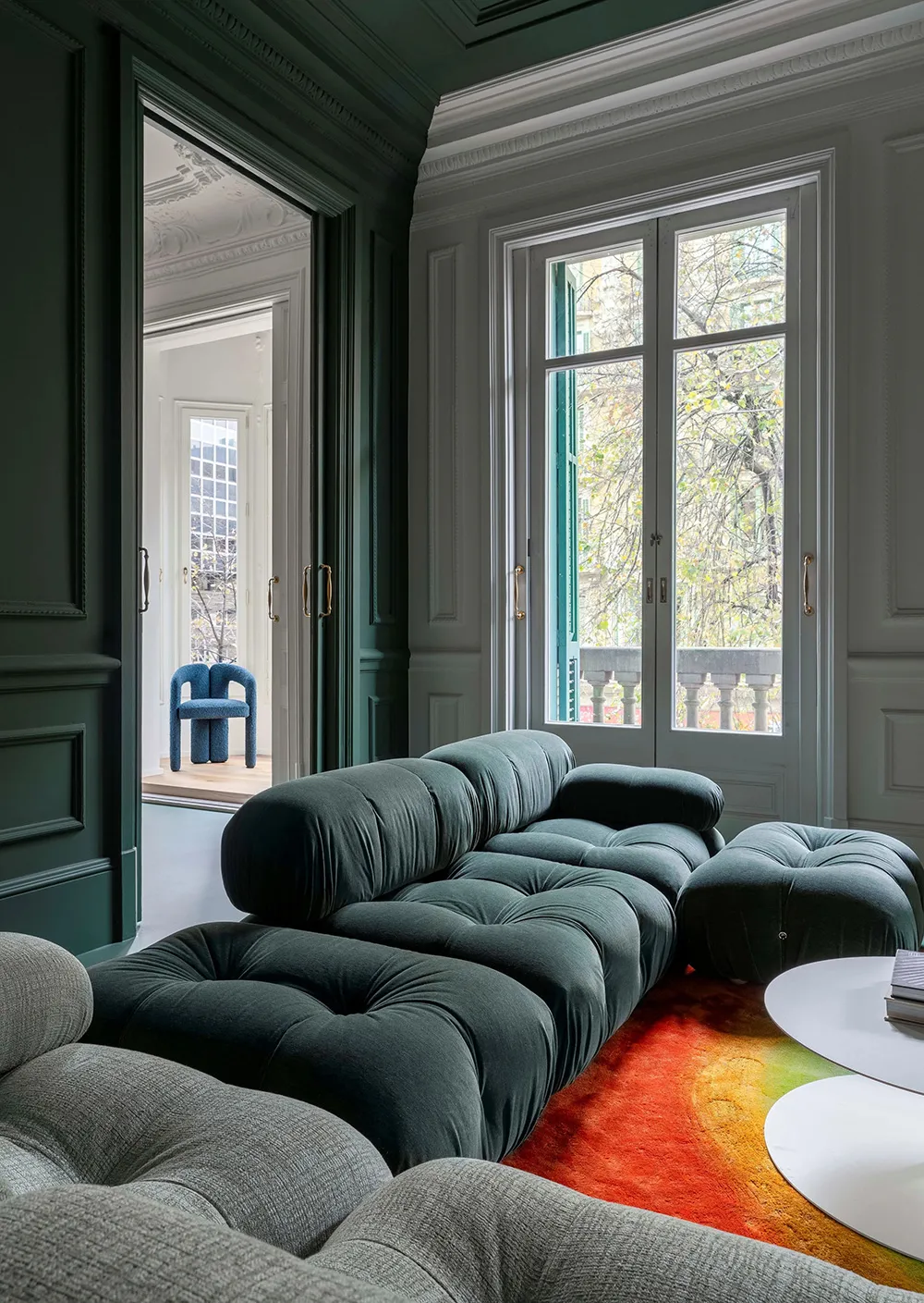 Color Blocks in the Design of a Historical Apartment in Barcelona - Gallery image 1