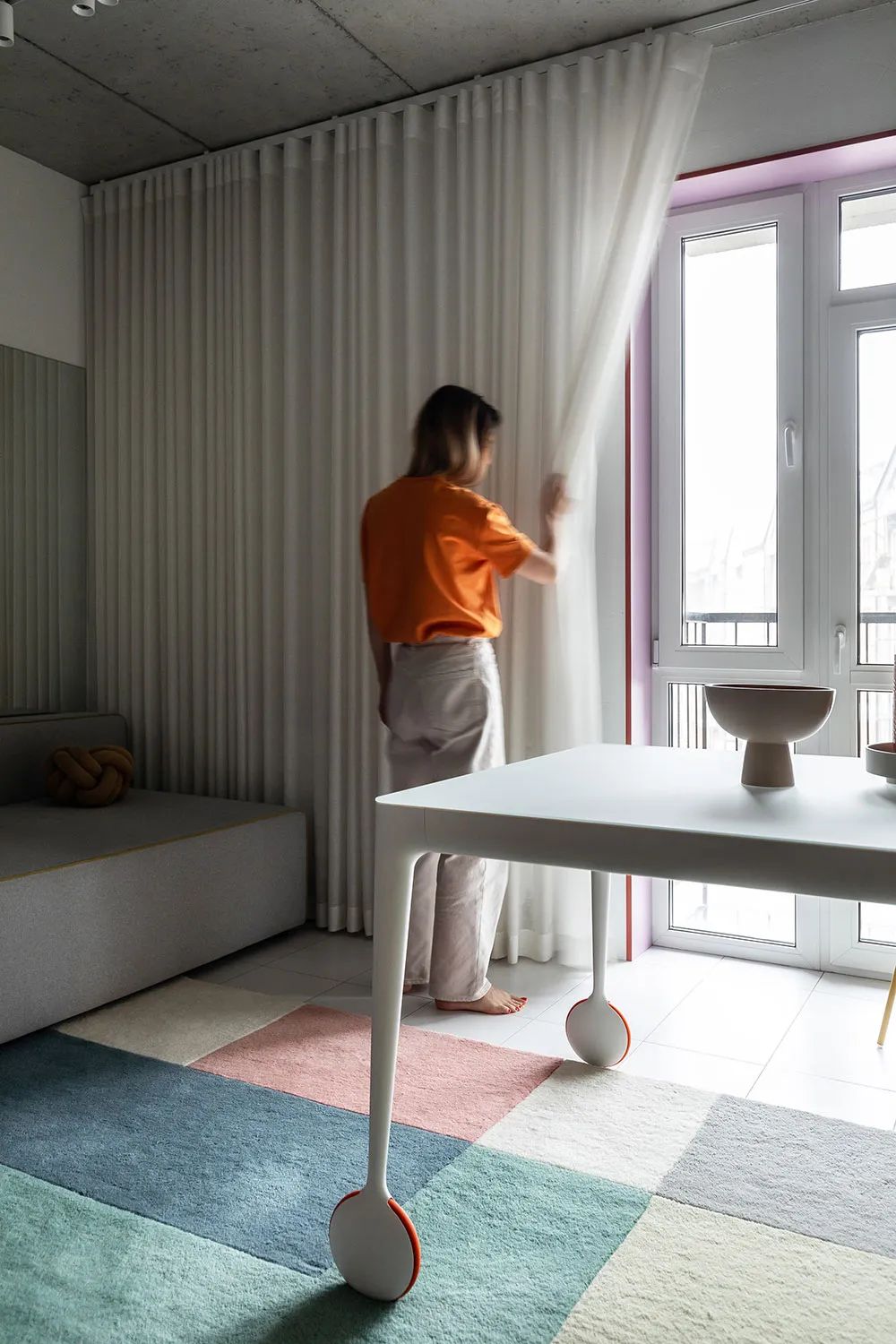 Pequeña habitación pastel con diseño de interior en Kiev para descanso y trabajo (38 m²) - Gallery image 6