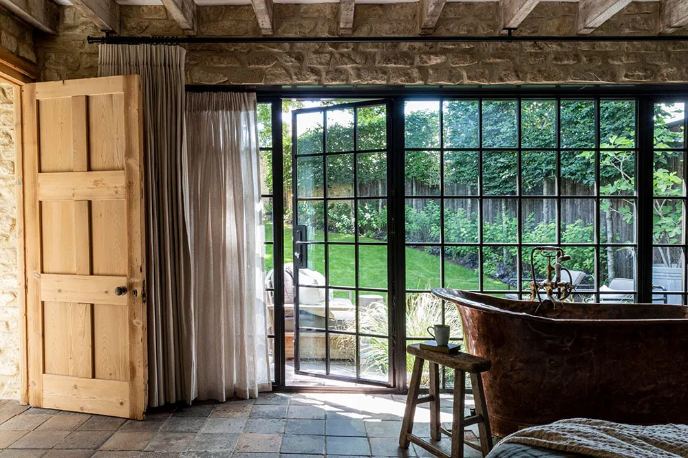 Beauty of Rough Wood and Brick: Cozy Barn in England - Gallery image 13