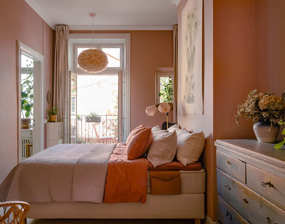 Atmosphärische Wohnzimmer und rosa Schlafzimmer: Wohnung in Stockholm (83 qm) - 9