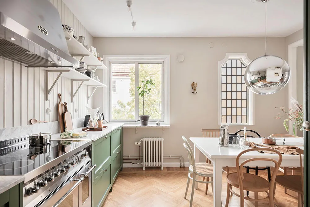 Schlafsofa in Punktmuster und Noten von gemütlichem Country-Stil: Wohnung in Göteborg (90 qm) - Gallery image 6