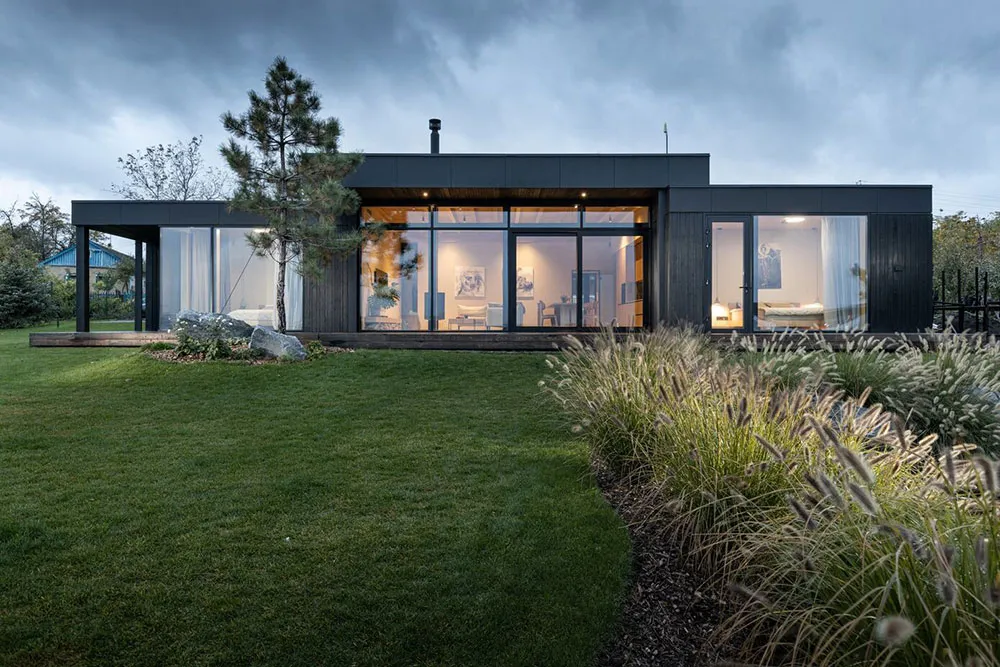 Теплий сучасний інтер'єр біля Дніпра - Gallery image 28