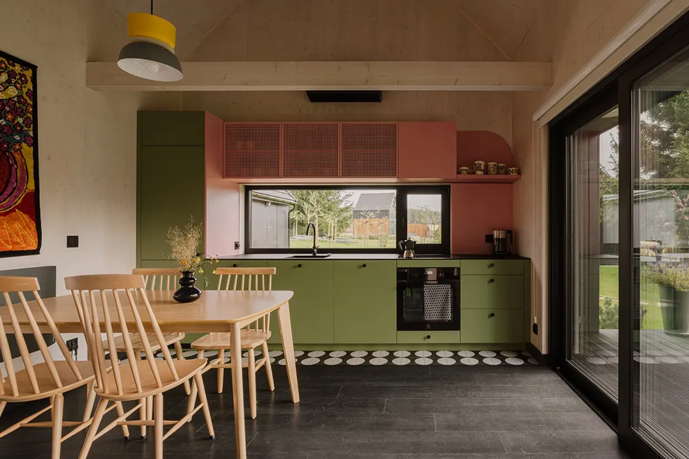 Dwa małe wynajmowane kottage w Polsce z jasnymi wnętrzami - Gallery image 18