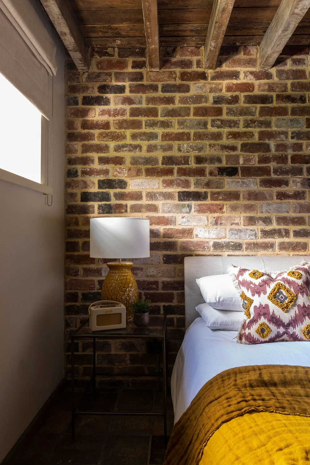 Beauty of Rough Wood and Brick: Cozy Barn in England - Gallery image 16