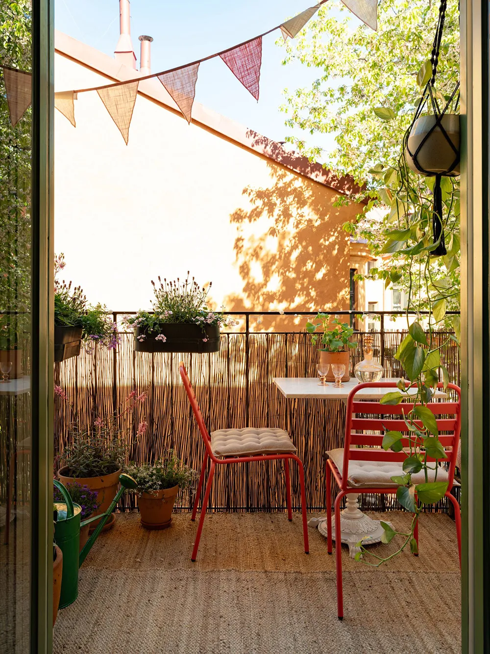 Atmosphärische Wohnzimmer und rosa Schlafzimmer: Wohnung in Stockholm (83 qm) - 10