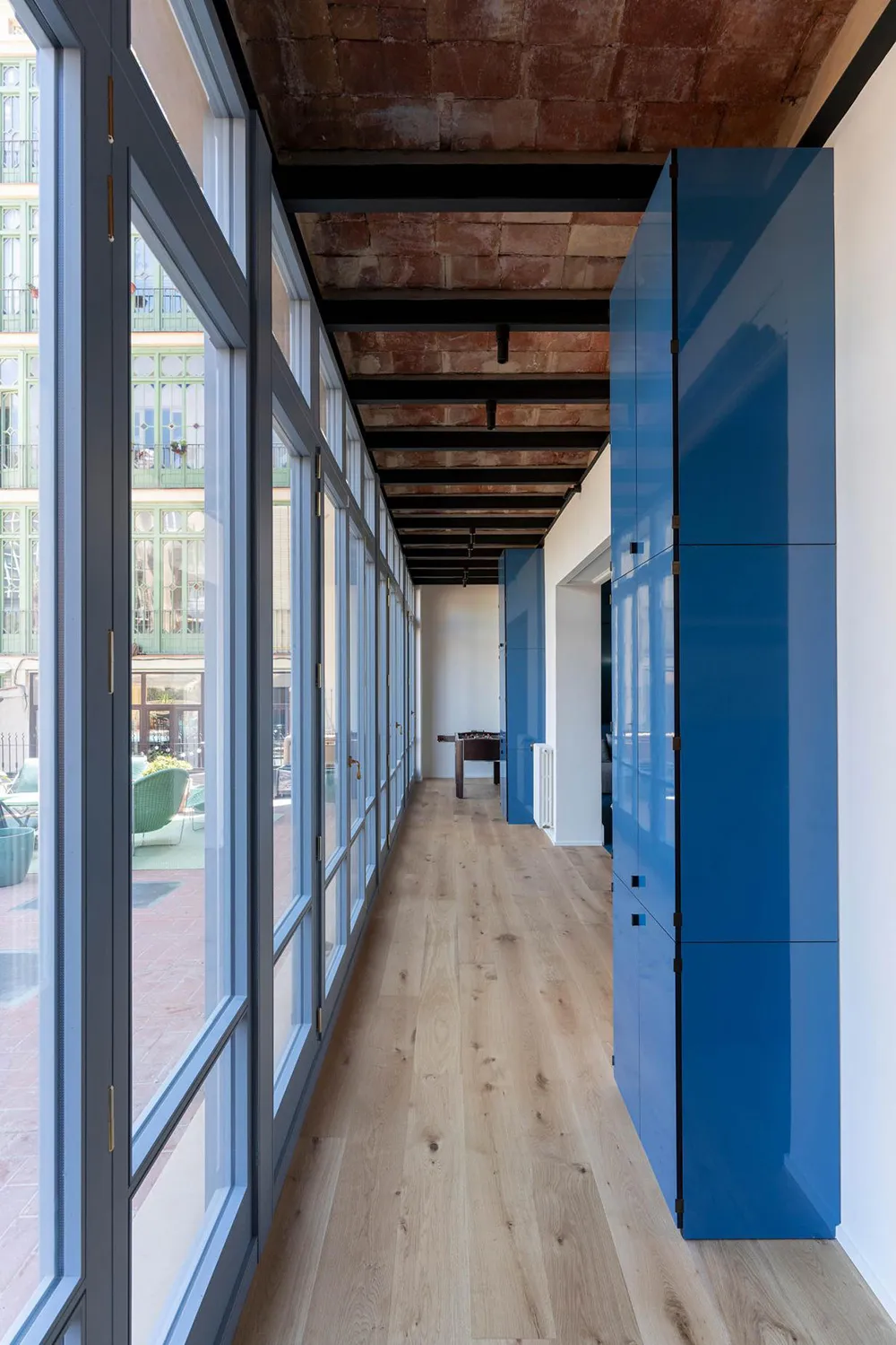 Color Blocks in the Design of a Historical Apartment in Barcelona - Gallery image 17