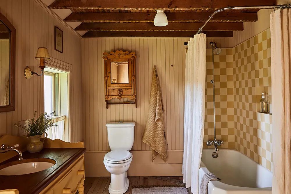 Charming Designer Studio Farmhouse in New York State - Gallery image 11