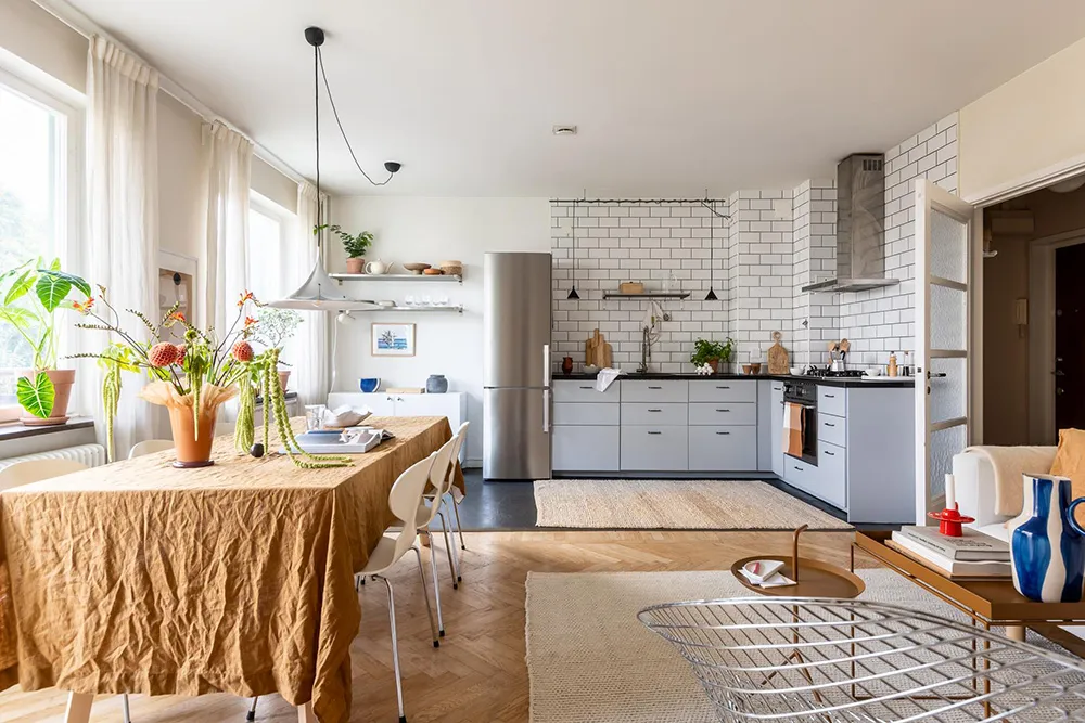 Acentes cálidos de terracota y otros en el diseño de un apartamento pequeño (49 m²) - Gallery image 2