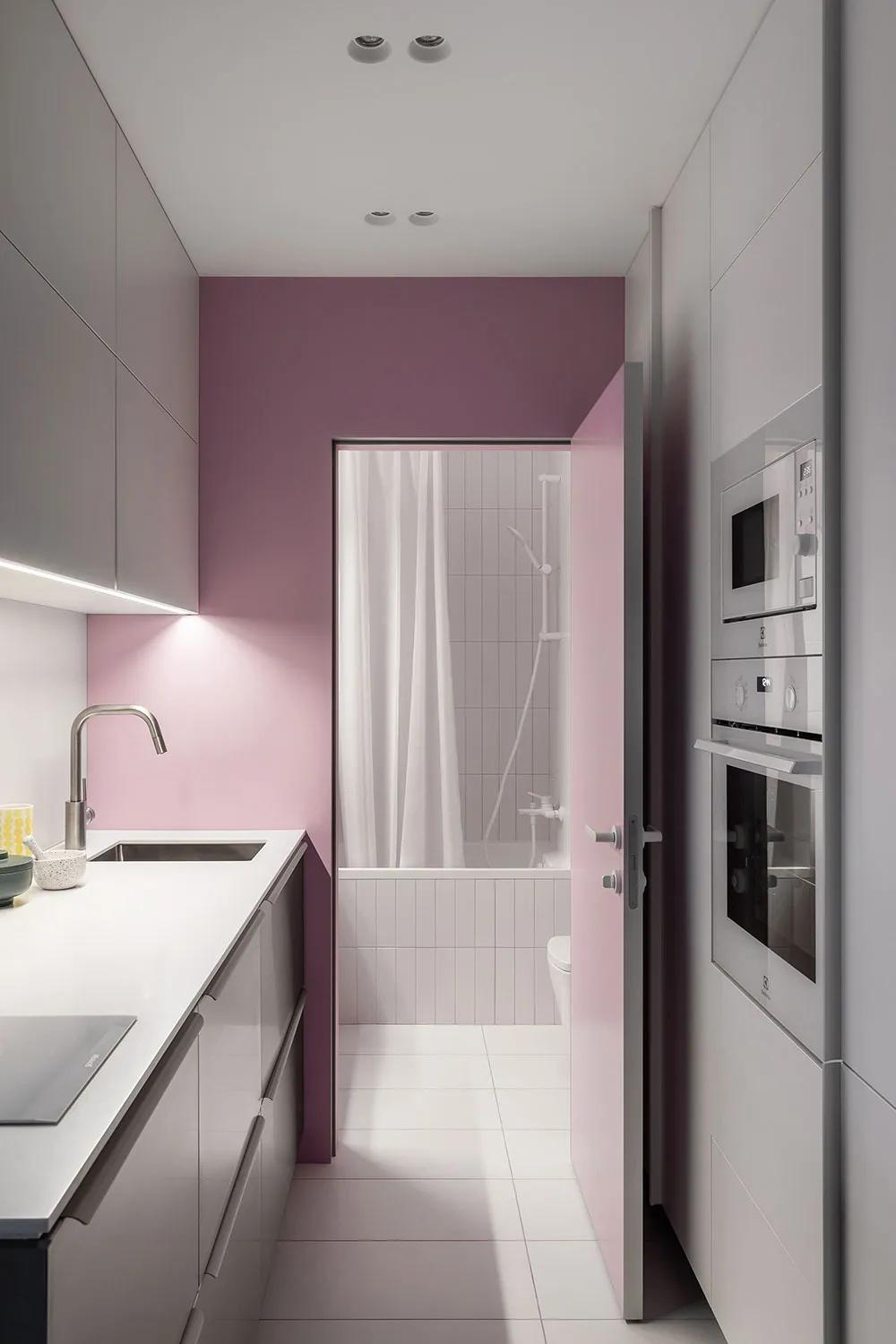 Pequeña habitación pastel con diseño de interior en Kiev para descanso y trabajo (38 m²) - Gallery image 12