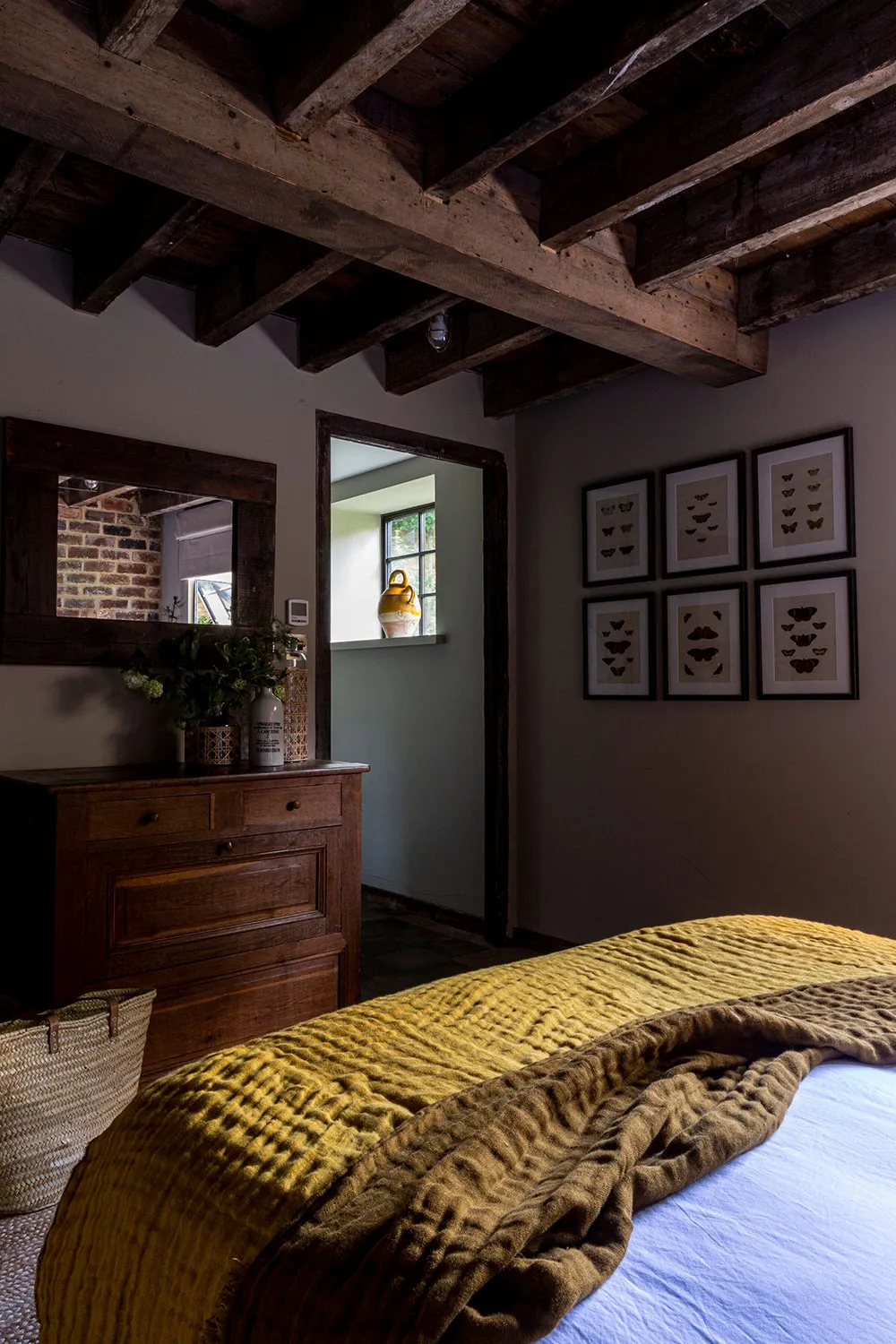 Beauty of Rough Wood and Brick: Cozy Barn in England - Gallery image 17