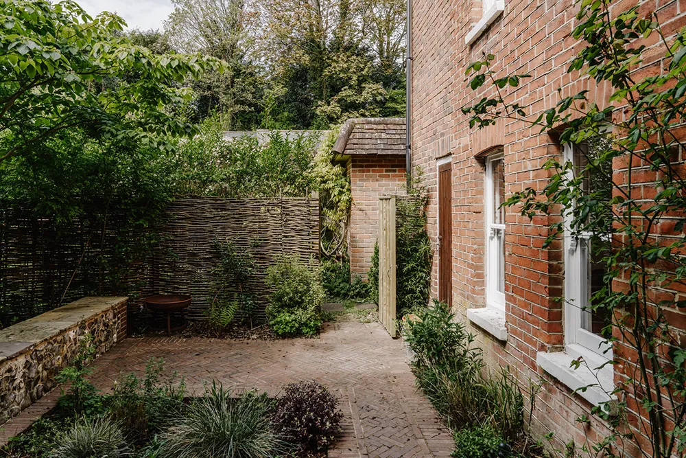 Przyjazne szaro-beżowe wnętrza wiktoriańskiego mieszkania w Anglii - Gallery image 11