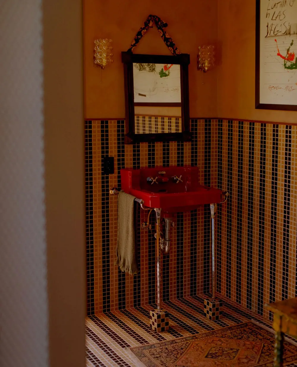 अधिकतमवादी सपना: मालिबू में दिलचस्प सजावट के साथ एक गर्म एवं आरामदायक घर - 12