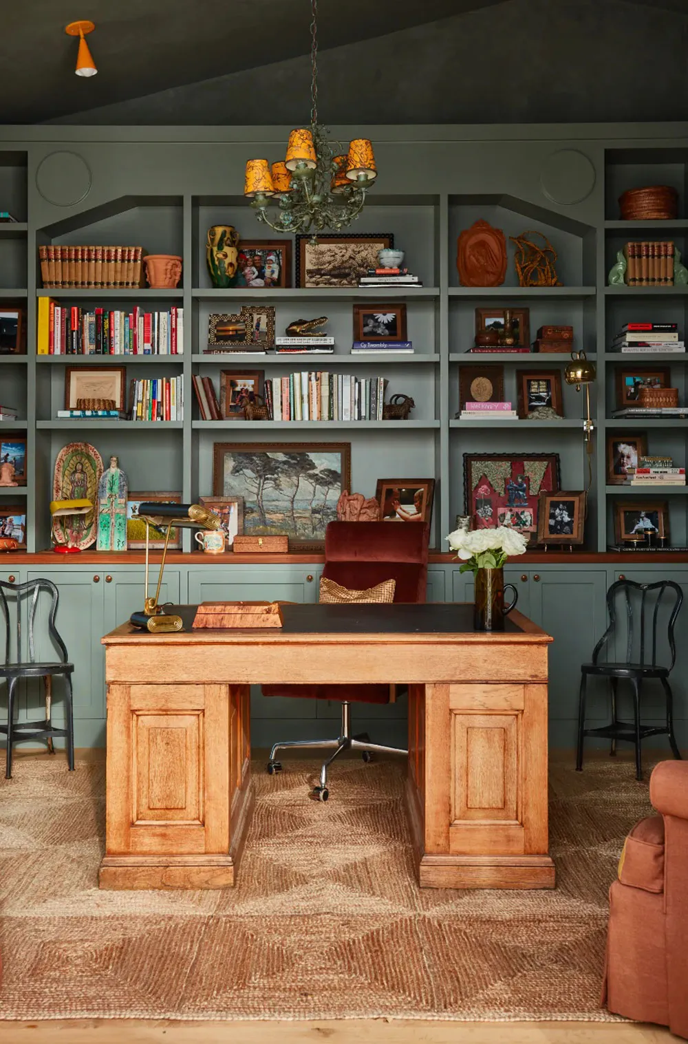 अधिकतमवादी सपना: मालिबू में दिलचस्प सजावट के साथ एक गर्म एवं आरामदायक घर - 14