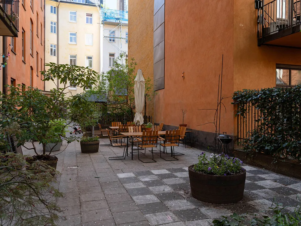 Atmosphärische Wohnzimmer und rosa Schlafzimmer: Wohnung in Stockholm (83 qm) - 31