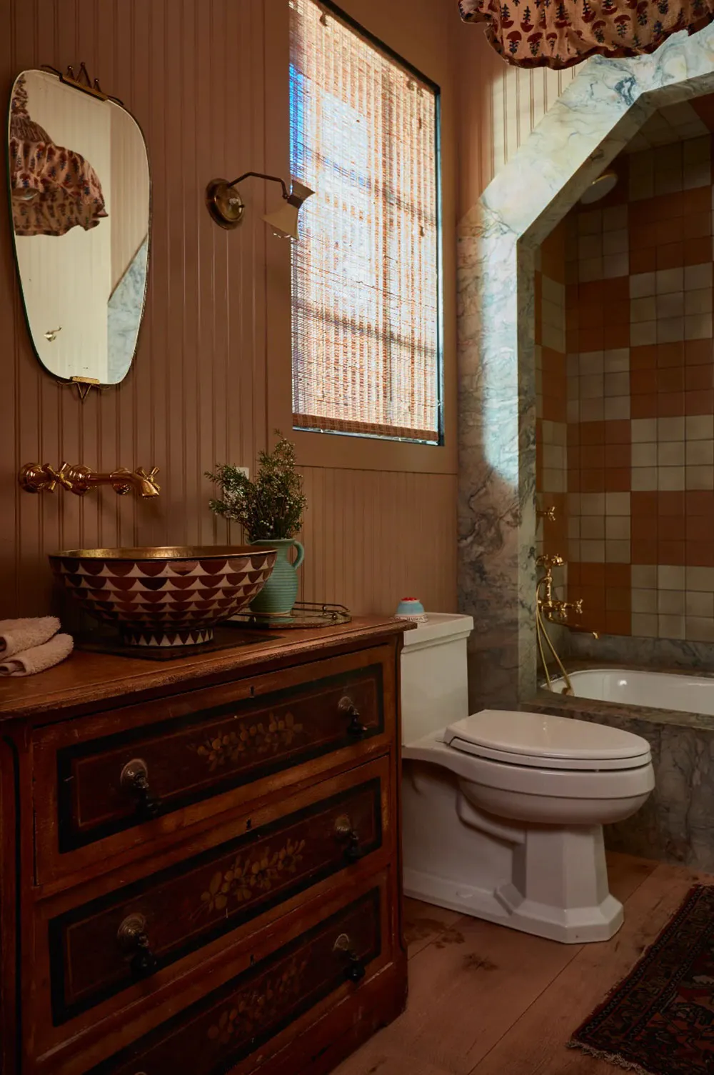 अधिकतमवादी सपना: मालिबू में दिलचस्प सजावट के साथ एक गर्म एवं आरामदायक घर - 18