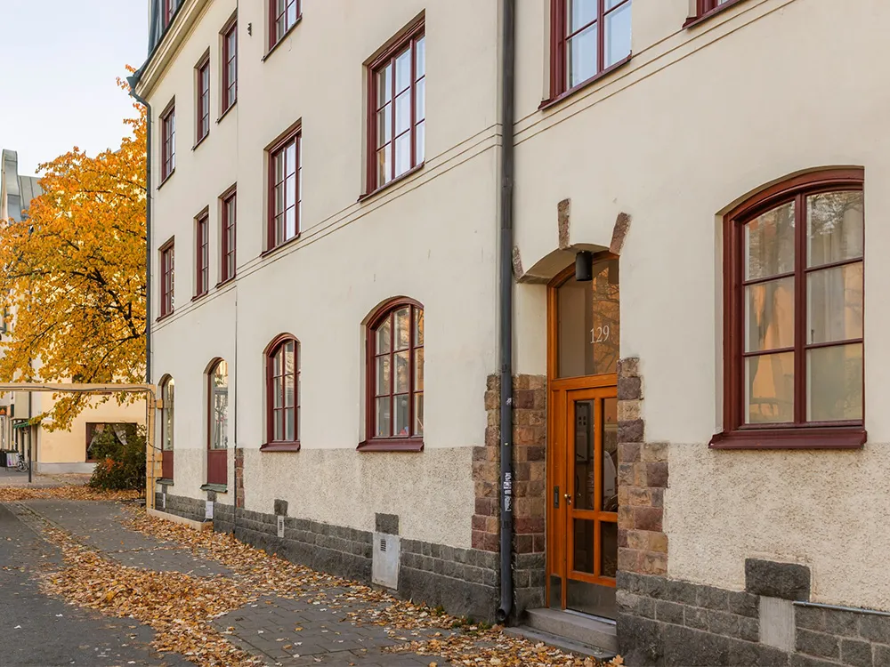 Приємний нейтральний інтер'єр у Швеції з теплими деталями (84 кв. м) - Gallery image 37