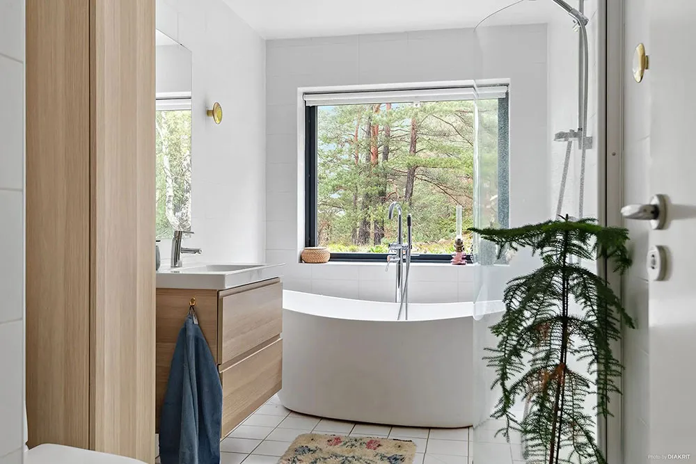 Moderne Hütte mit einflügiger Dachform und geräumiger Wohnzimmer - Gallery image 11