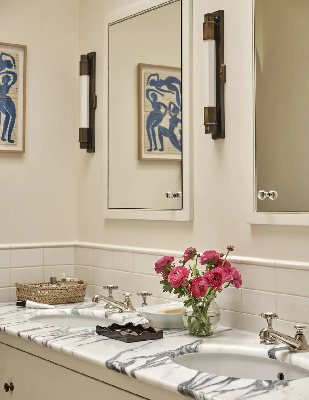 Cozy English Interior for Young Couple in London - Gallery image 11