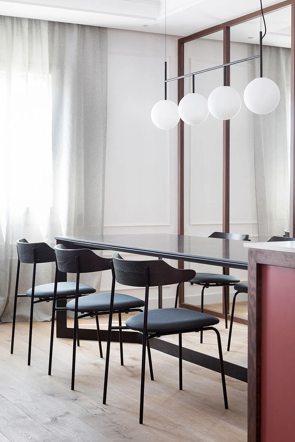 Elegante estilo mid-century en el diseño de un apartamento en Barcelona - Gallery image 21