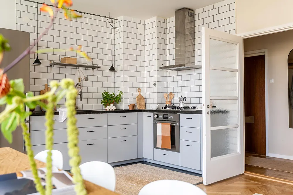 Acentes cálidos de terracota y otros en el diseño de un apartamento pequeño (49 m²) - Gallery image 13