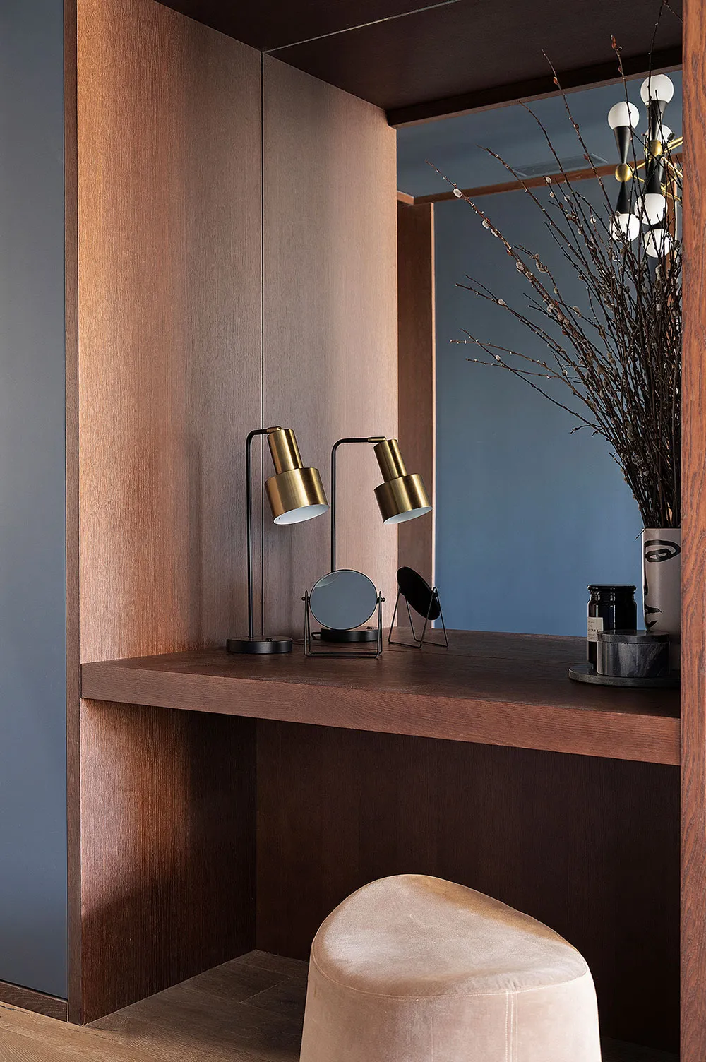 Elegante estilo mid-century en el diseño de un apartamento en Barcelona - Gallery image 19