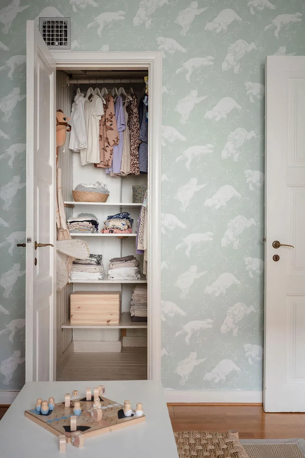 Schlafsofa in Punktmuster und Noten von gemütlichem Country-Stil: Wohnung in Göteborg (90 qm) - Gallery image 21