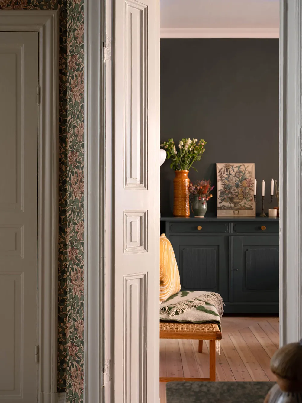 Atmosphärische Wohnzimmer und rosa Schlafzimmer: Wohnung in Stockholm (83 qm) - 18