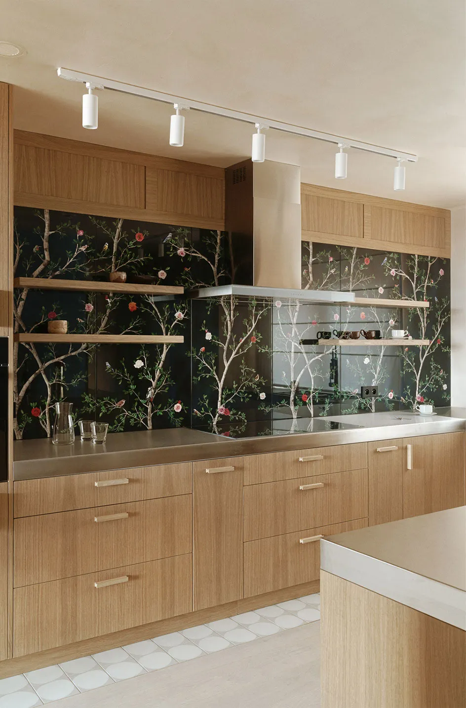 Тёплый современный дизайн с видом на 1000 лет истории: квартира в Гданьске - Gallery image 18