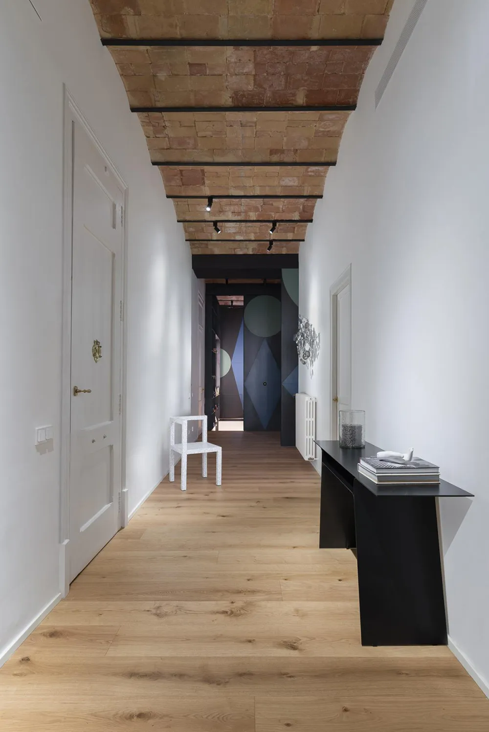 Color Blocks in the Design of a Historical Apartment in Barcelona - Gallery image 10