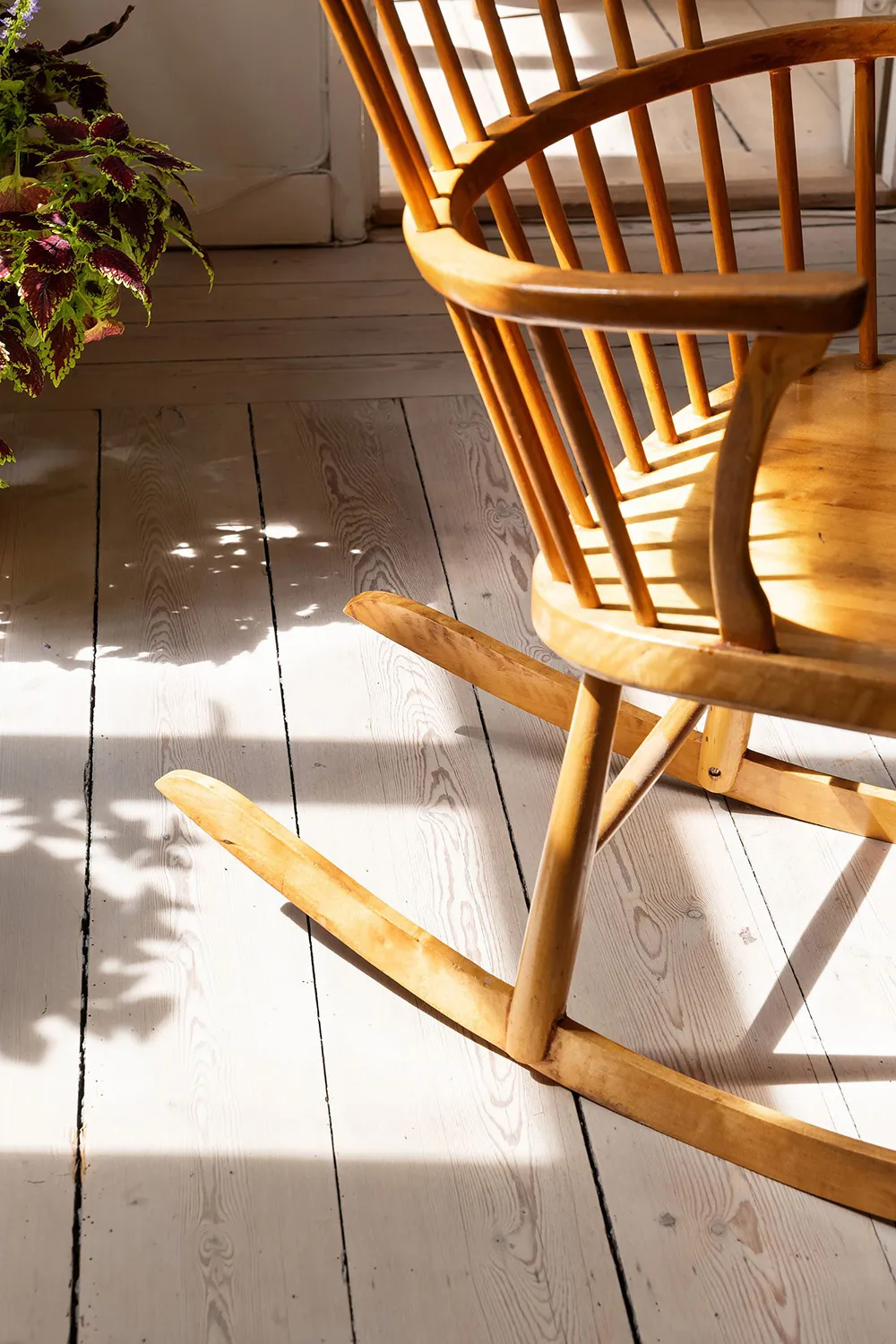 Drewniana piec i meble sztuczne: ciepły mieszkanie w Szwecji (78 m²) - Gallery image 10